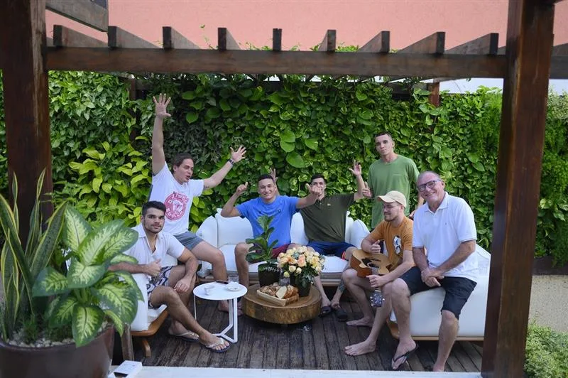 Arthur Catunda entre amigos