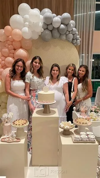 Mirela Bezerra, Mariana Pimenta, Adriana Loureiro, Roberta Quaranta e Vanessa Queirós