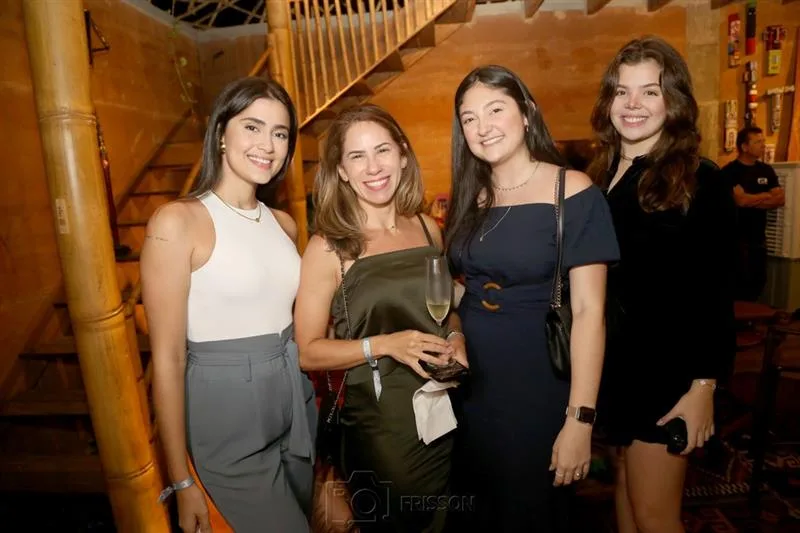 Gabriella Pinheiro, Sabrina Costa, Alicia Andrade e Laura Ferreira Gomes