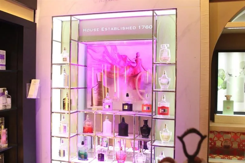 Le’loyn Parfums apresenta perfume Carmina