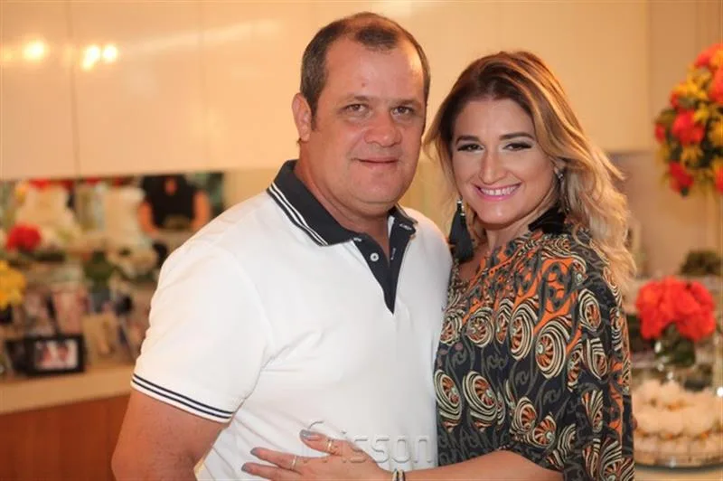 Adriano Assunção e Karina Bezerra