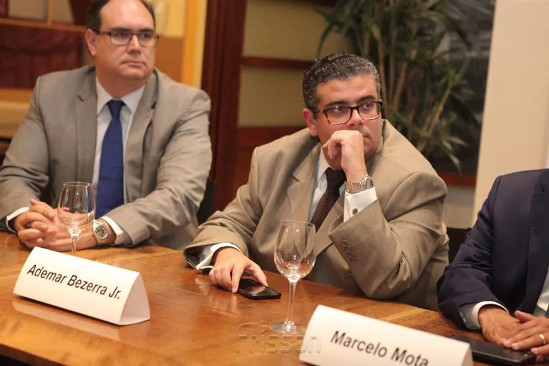 Ademar Bezerra Jr.