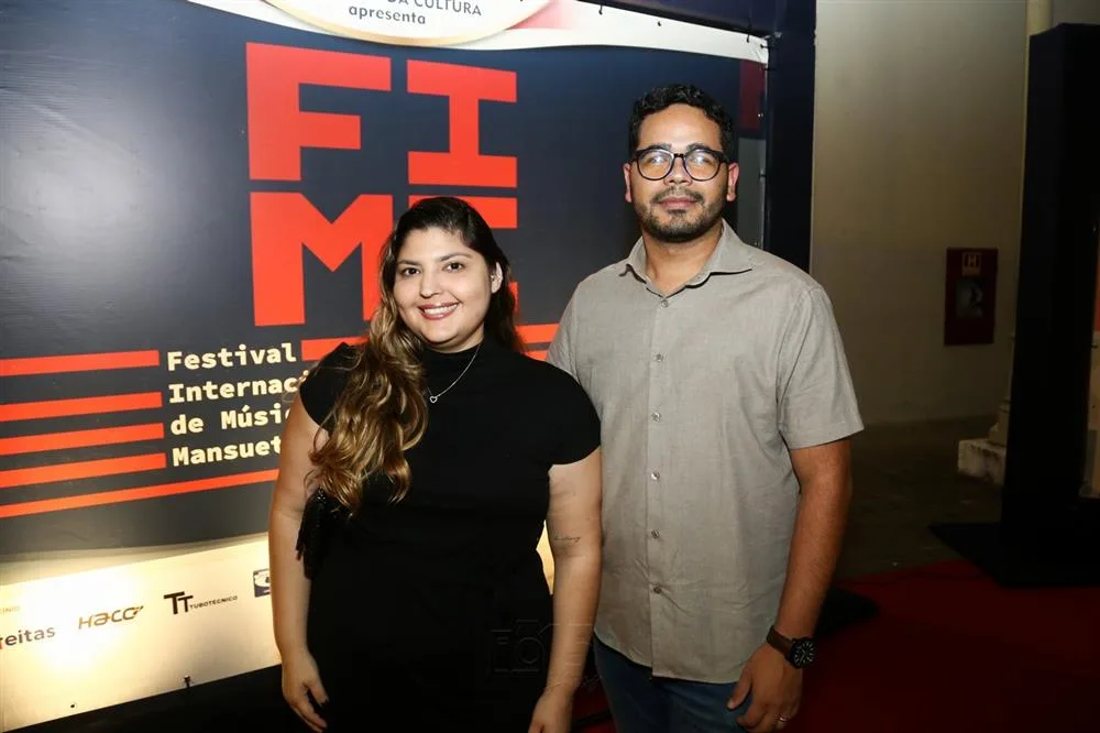 Débora Gomes e Rênio Maia