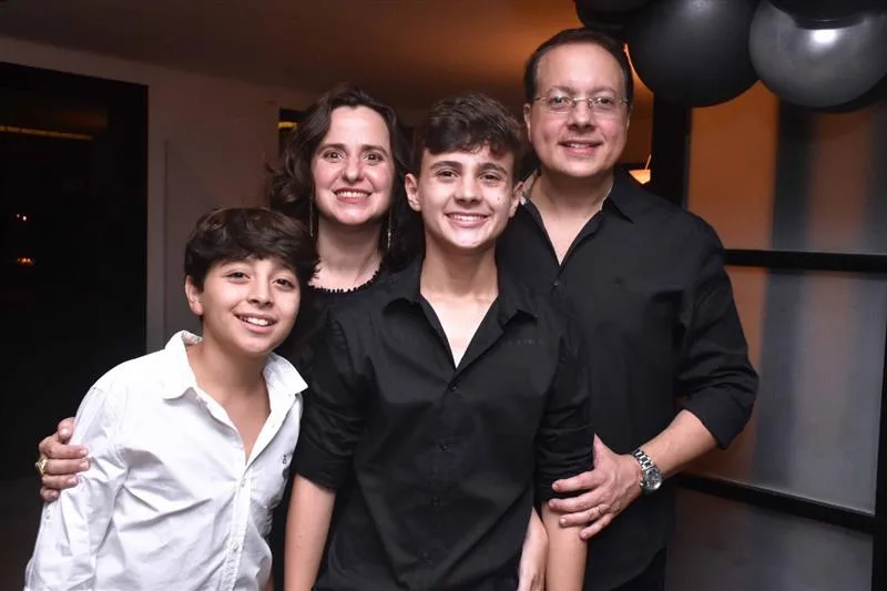 Arthur, Fernanda, Victor e Rodrigo Barroso