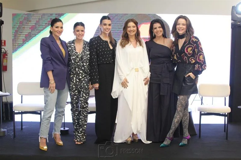 Aline Pinho, Tatiana Machado, Camila Melo, Emília Buarque, Aline Ferreira e Paulinha Sampaio