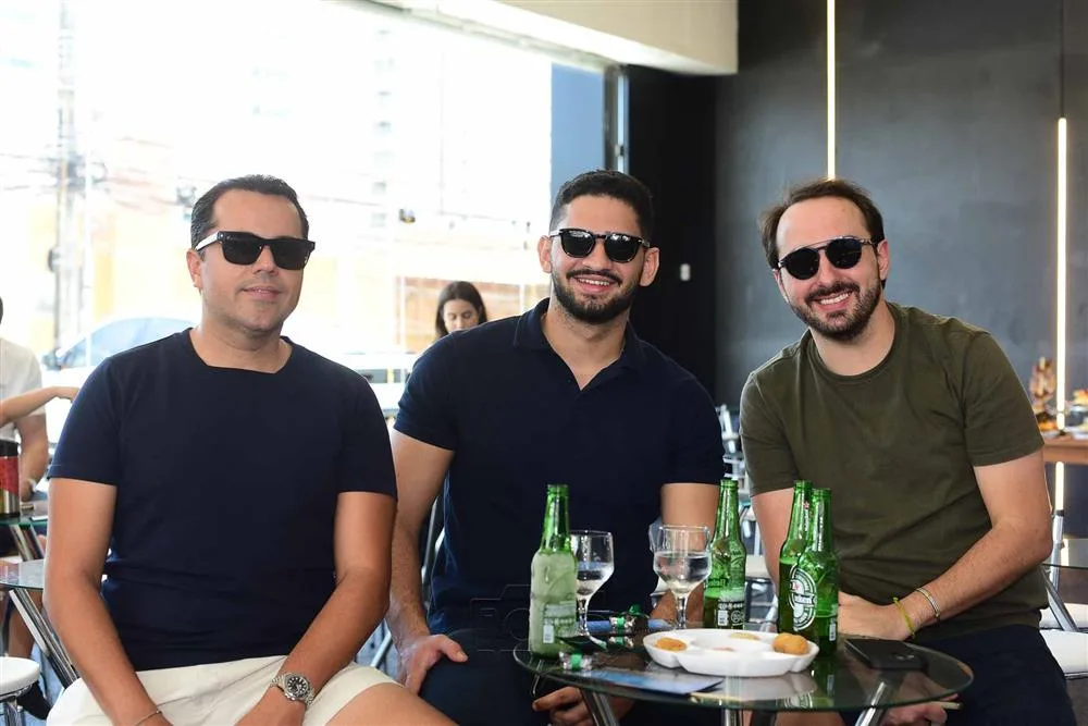 Charles Oliveira, Nelson Almeida e Adams Gomes