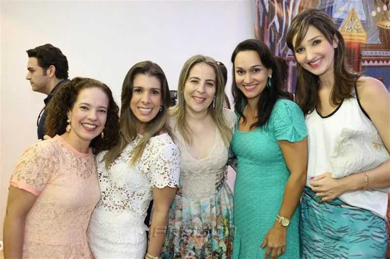 Camila, Mara Cavalcante, Natália Lage, Carmen Pompeu e Sara Nunes