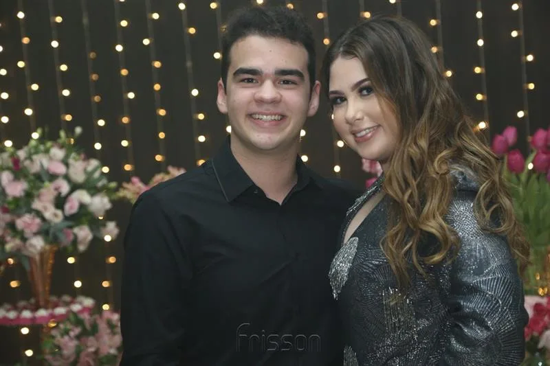 Ailton Neves e Marcela Dias Branco