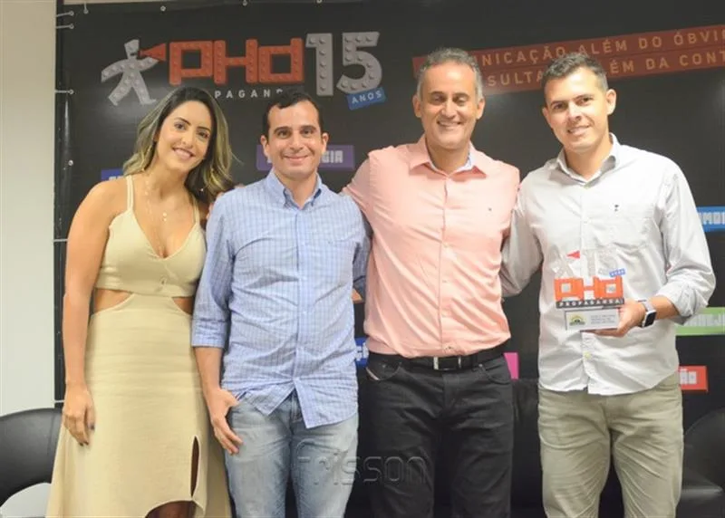 Carine Salgado e Paulo Henrique Donato com Gustavo e Arnaldo