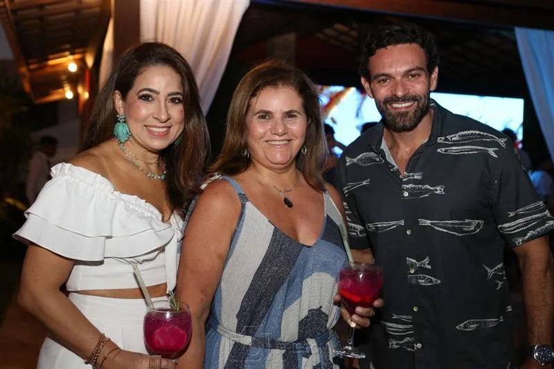 Anelise Holanda, Islani Versosa e Clovis Holanda