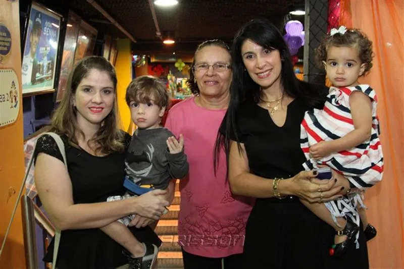 Carla, Ciro Mendes, Bahia, Fernanda Miranda e Laura Mendes