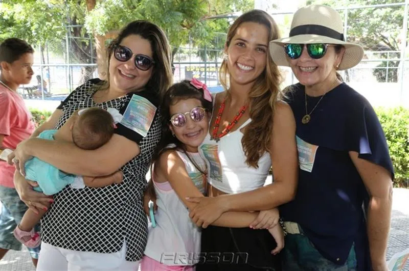Adriana, Maria Eduarda Siqueira, Alice e Giana Studart