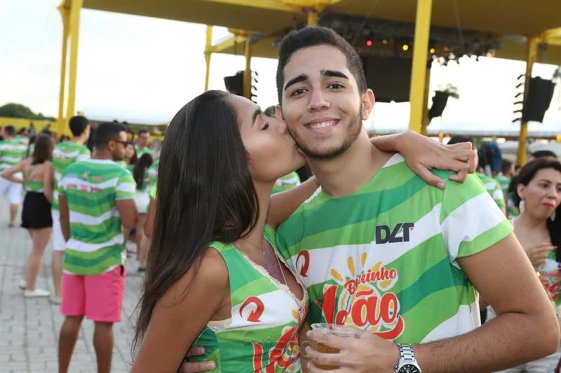 Anny Caroline, Bruno Holanda