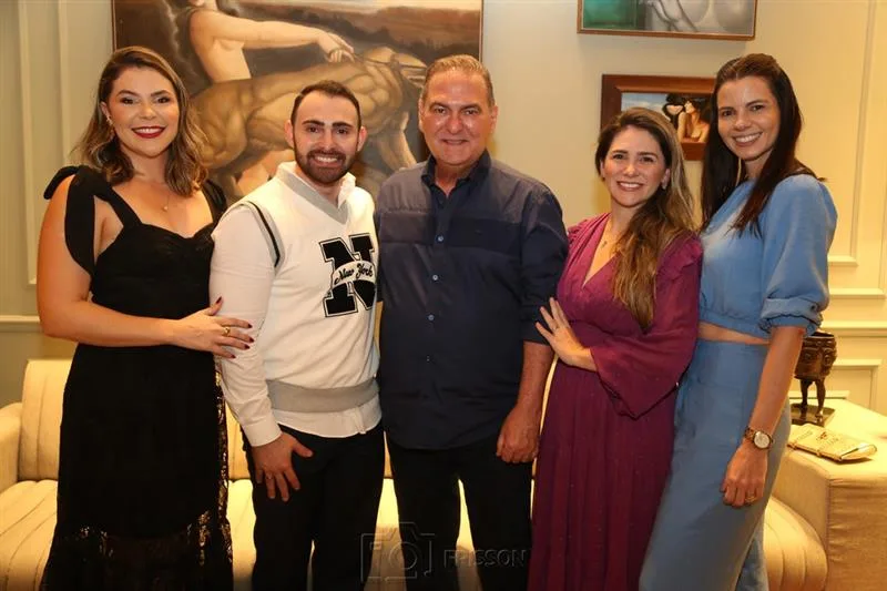 Bárbara Severo, Vinícius Ferreira, Jório, Nathália da Escóssia e Carol Studart