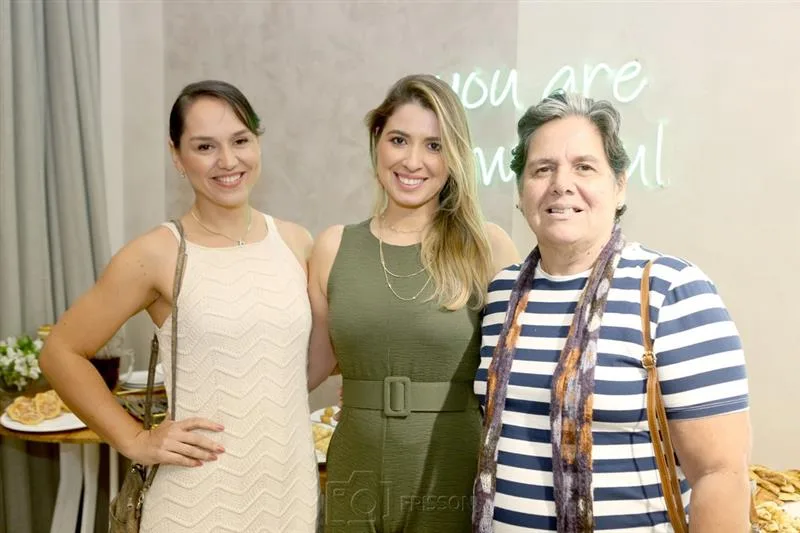 Aline Santana e Eurides Araújo e Isabel Sousa