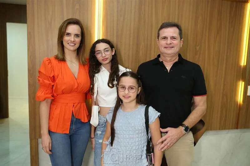 Carla, Clara, Nina e Marcos André Borges