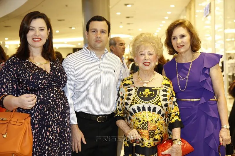 Aline e Igor Barroso, D. Yolanda e Renata Queiroz