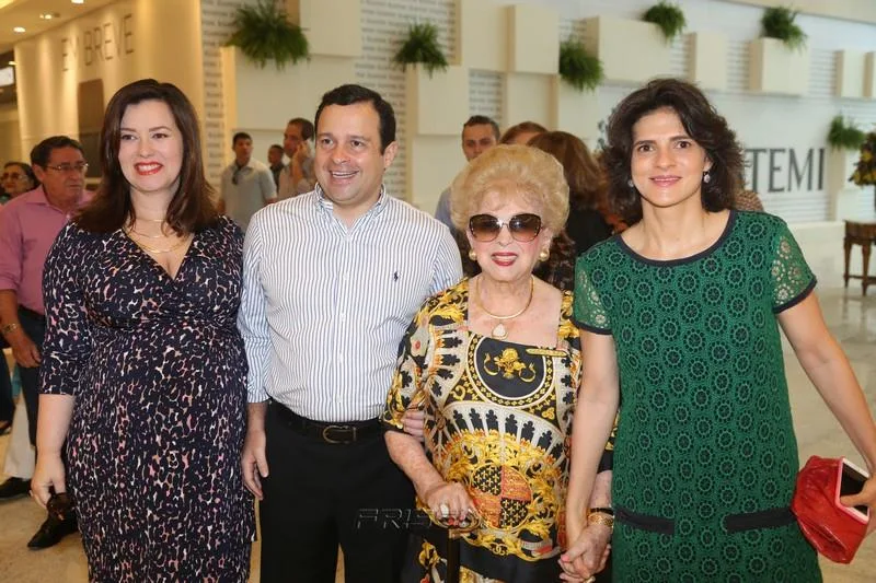 Aline e Igor Barroso, D. Yolanda Queiroz e Joana Jereissati