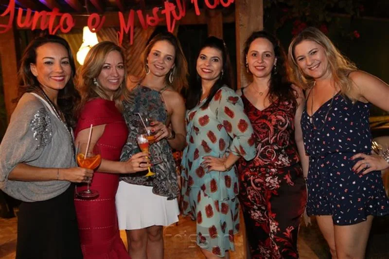 Carol Albuquerque, Anastácia Queiroz, Erica Amaral, Denise Sá, Tatiane Sirtoli e Lorena Albuquerque
