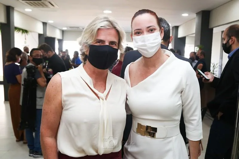 Eliana Bittencurt e Débora Sombra