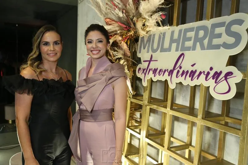 Carolina Bezerril e Kelviane Barros