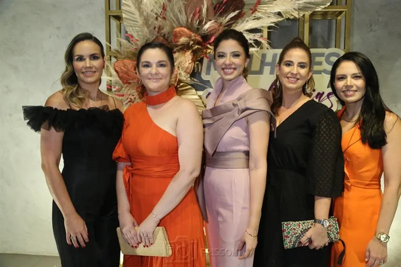 Carolina Bezerril, Luisa Pessoa, Kelviane Barros, Aline Miranda e Germana Becco