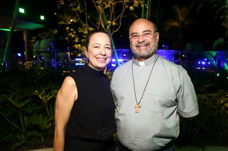 Adriana Ximenes e Padre Almeida
