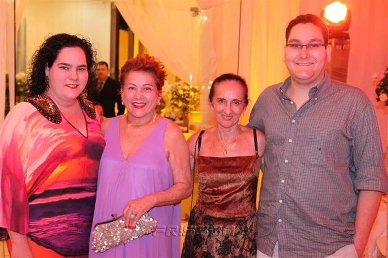 Camila, Vera, Ângela e Rodrigo Rola