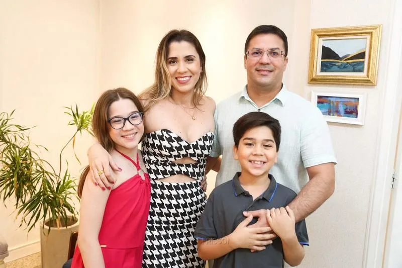 Chloe, Louise, Benjamin e Cássio Saboia