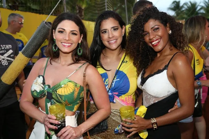 Ana Luisa Sá e Ana Marcia Campos e Claudia Gonçalves