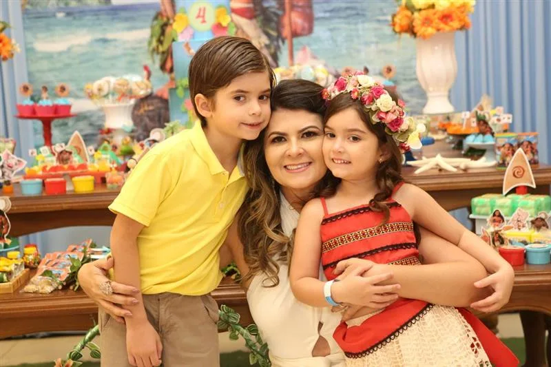 Arthur, Michelinne e Leticia Pinheiro