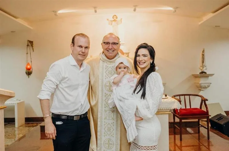 Luthyane Camilo,Padre Eugênio, Clara e Clarissa Camilo