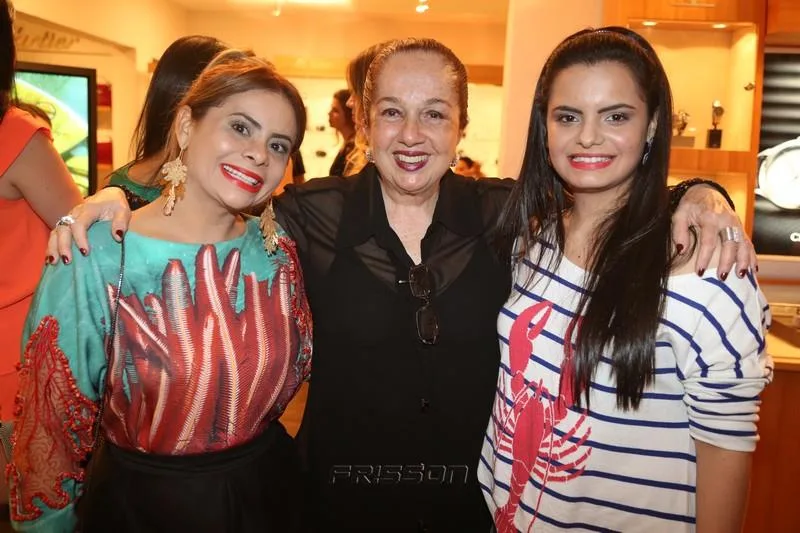 Alzenir e Rayane Uchoa com Tânia Leitão