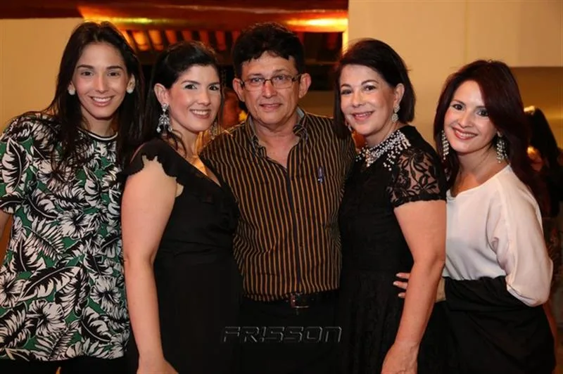 Carol, Priscila, Otávio, Anna Christina e Debora Henriques