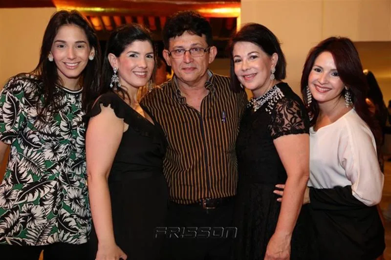 Carol, Priscila, Otávio, Anna Christina e Debora Henriques