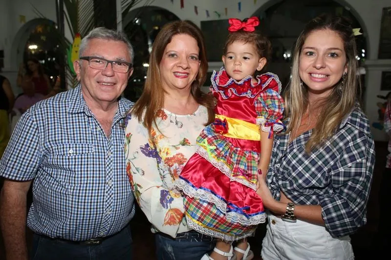 Eliardo e Kátia Santos, Maria Clara e Denise Facó