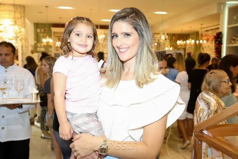 Athyna e Rebeca Bastos