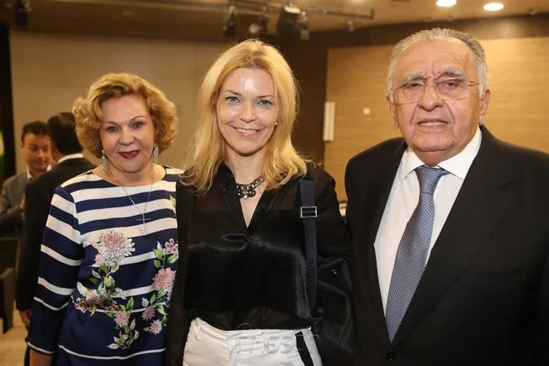 Auxiliadora Paes Mendonça, Ana Cristina e João Carlos Paes Mendonça