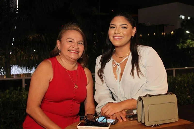Elenita e Vitória Castro