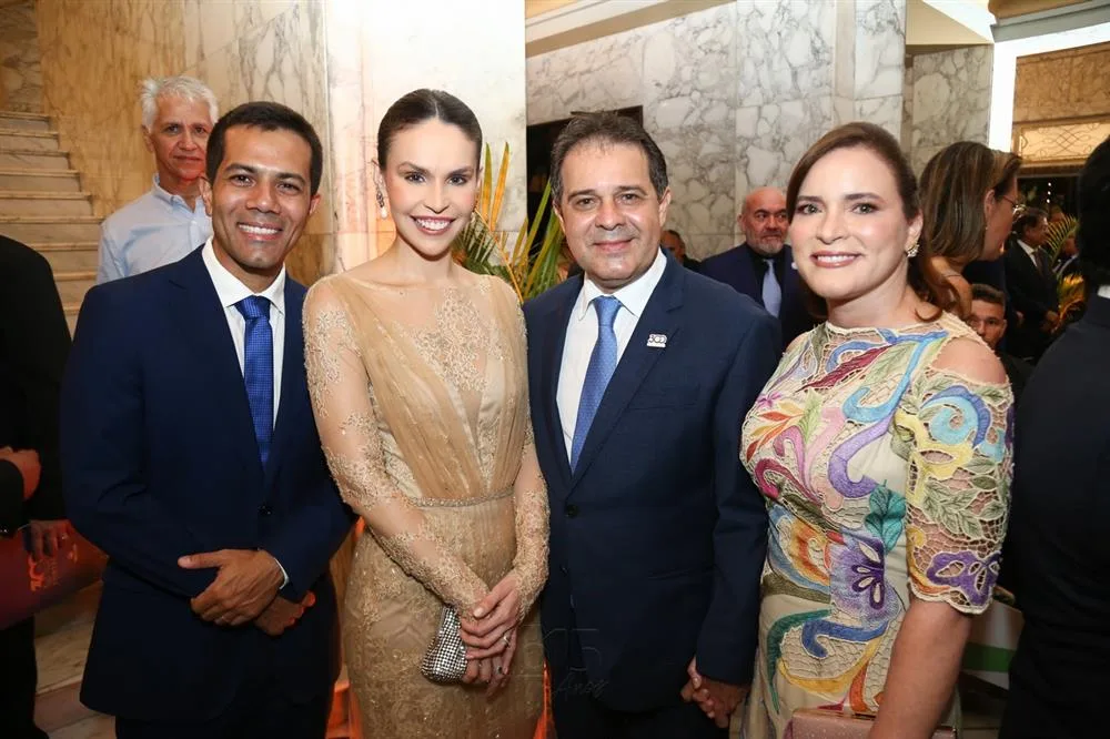 Cláudio Leite, Gabriella Aguiar, Evandro e Cristiane Leitão