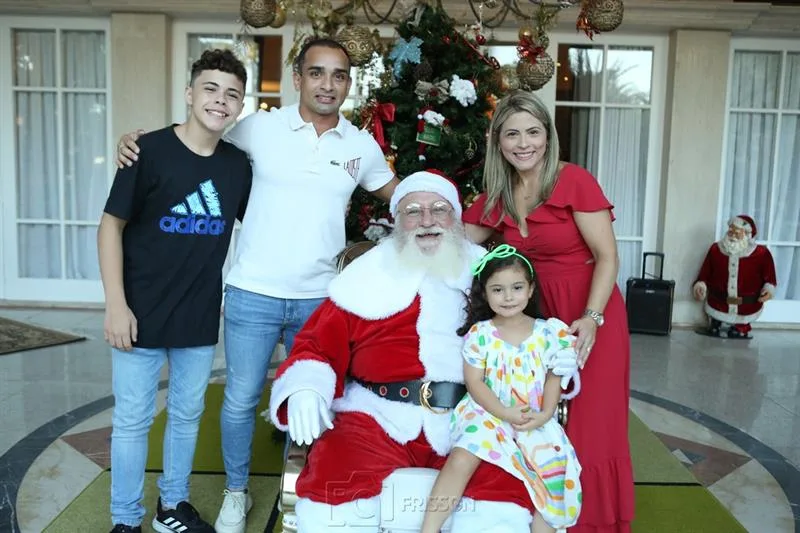 Cauã Assunção, Renan Cruz, Papai Noel, Lis e Carol Assunção