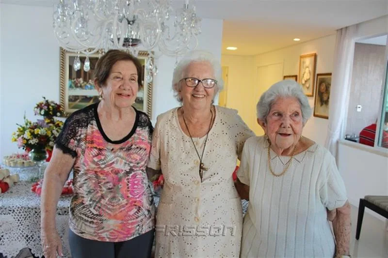 Ângela, Ineuda e Antonieta Teles