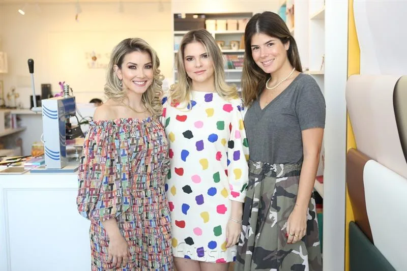 Lia Bastos e Carol Ciarlini e Taynã Ginepri