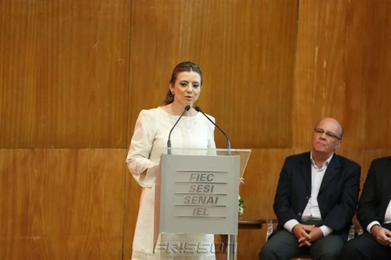 Emília Buarque