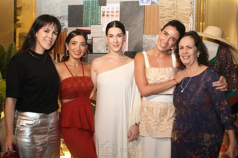 Carolina Figueiredo, Renata Cavalcante, Sara Brasil, Mariana Lima e Neuma Figueiredo