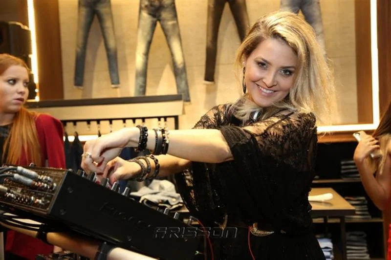 Dj Eve Mendes