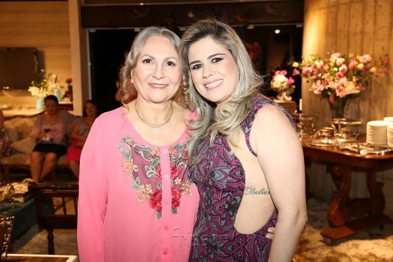 Aleuda e Camila Teixeira
