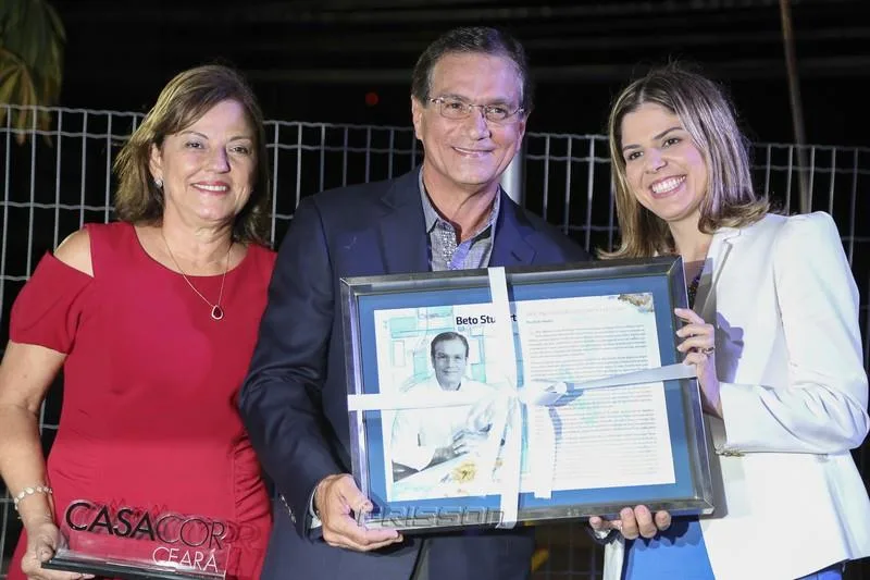 Ana e Beto Studart e Carol Bezerra
