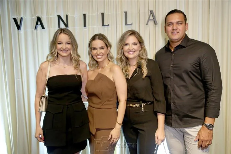 Aline Cordeiro, Wladia Cacau, Karine Cordeiro e Tony Martins