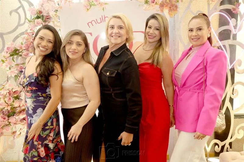 Camilla Neves, Danielle Sampaio, Cecilia Portela, Luana Teixeira e Monique Fortes